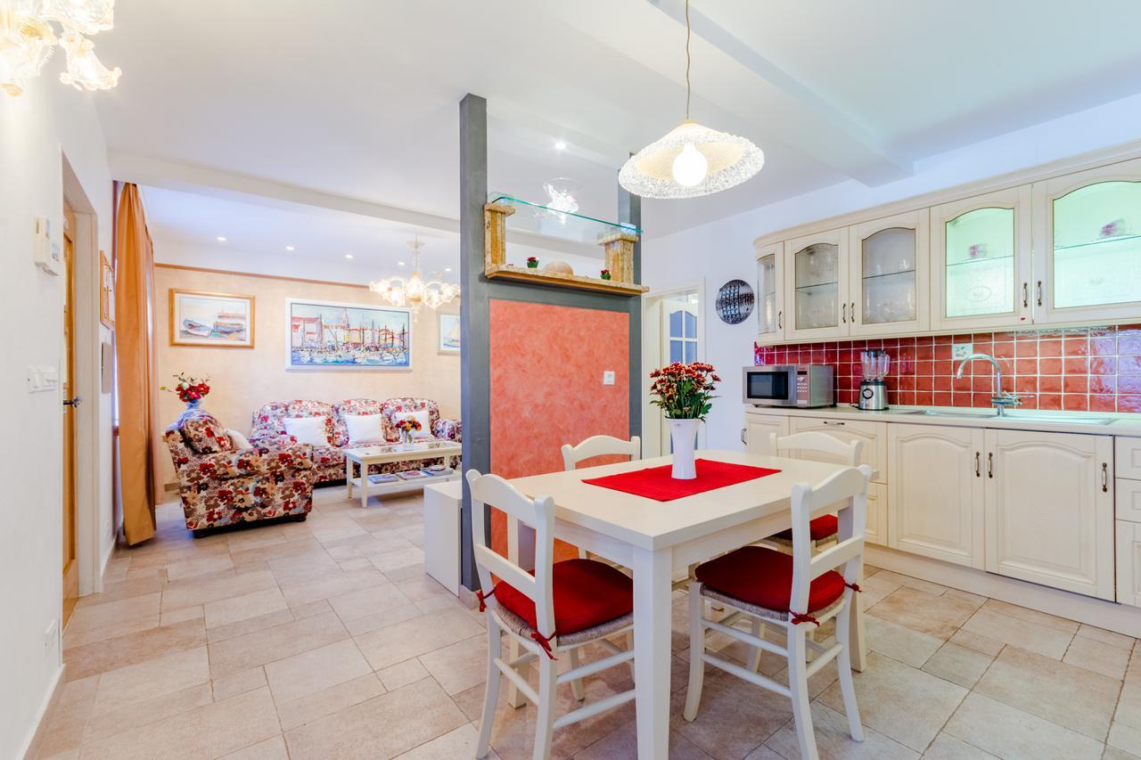 Apartments Villa Camellia - Adults Only Supetar Exterior photo