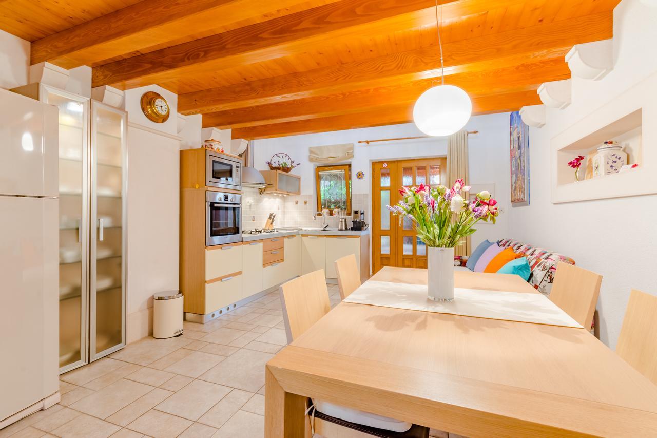 Apartments Villa Camellia - Adults Only Supetar Exterior photo