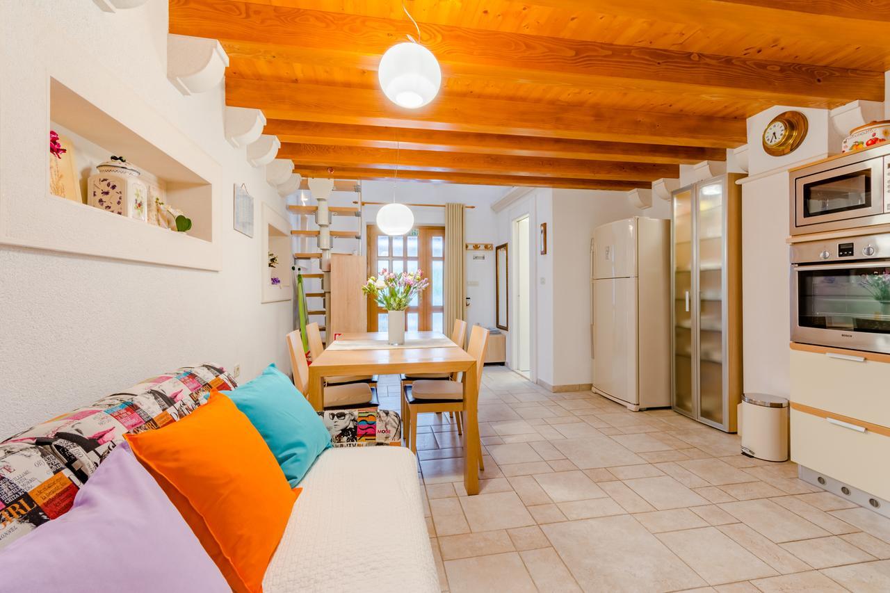 Apartments Villa Camellia - Adults Only Supetar Exterior photo
