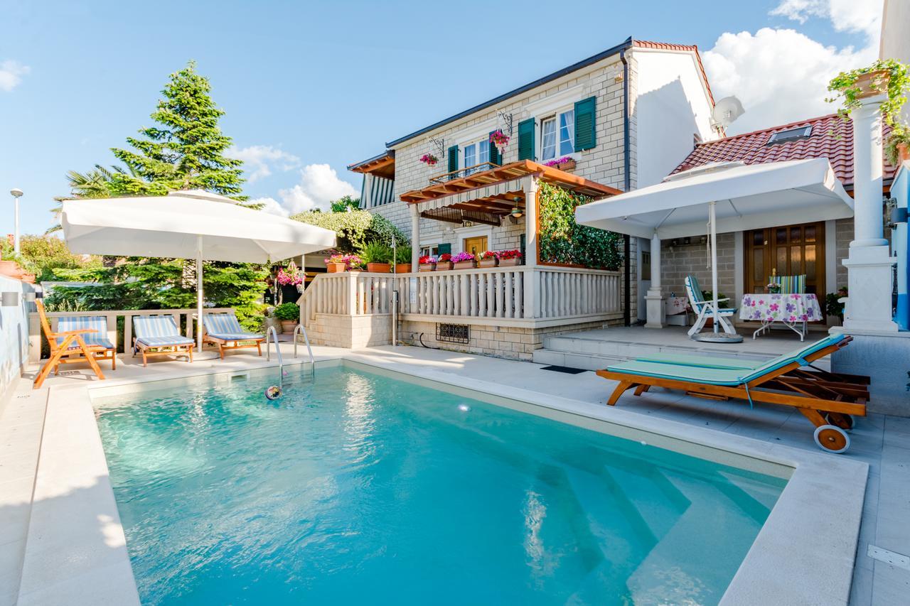 Apartments Villa Camellia - Adults Only Supetar Exterior photo