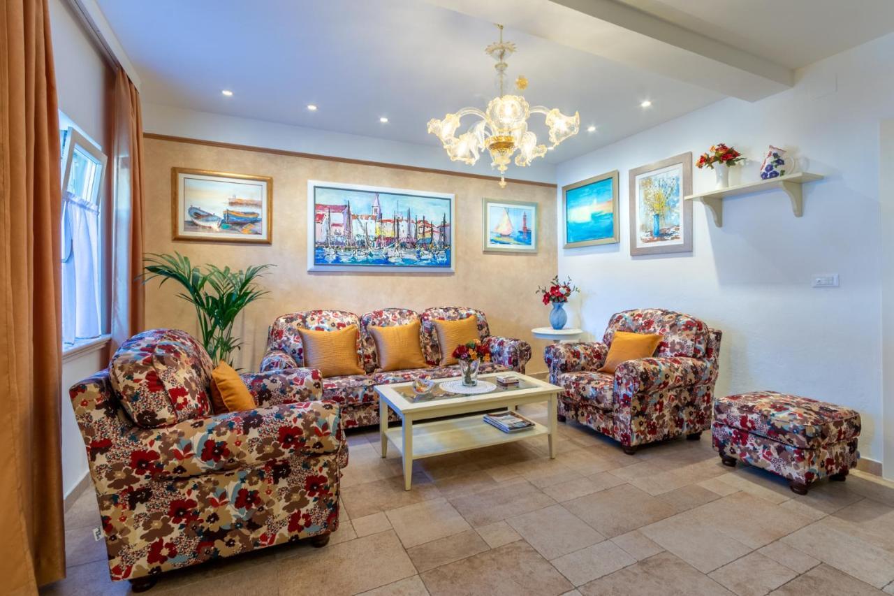 Apartments Villa Camellia - Adults Only Supetar Exterior photo