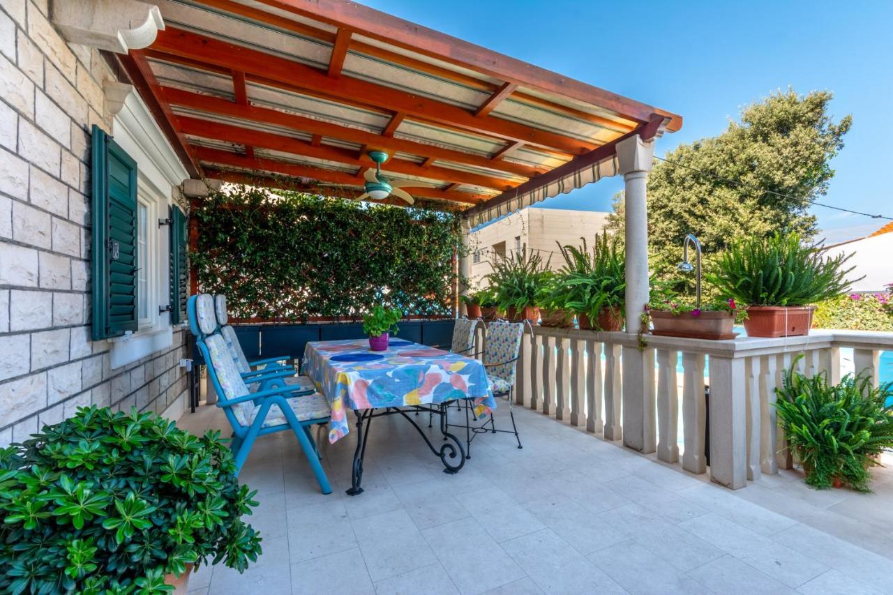 Apartments Villa Camellia - Adults Only Supetar Exterior photo