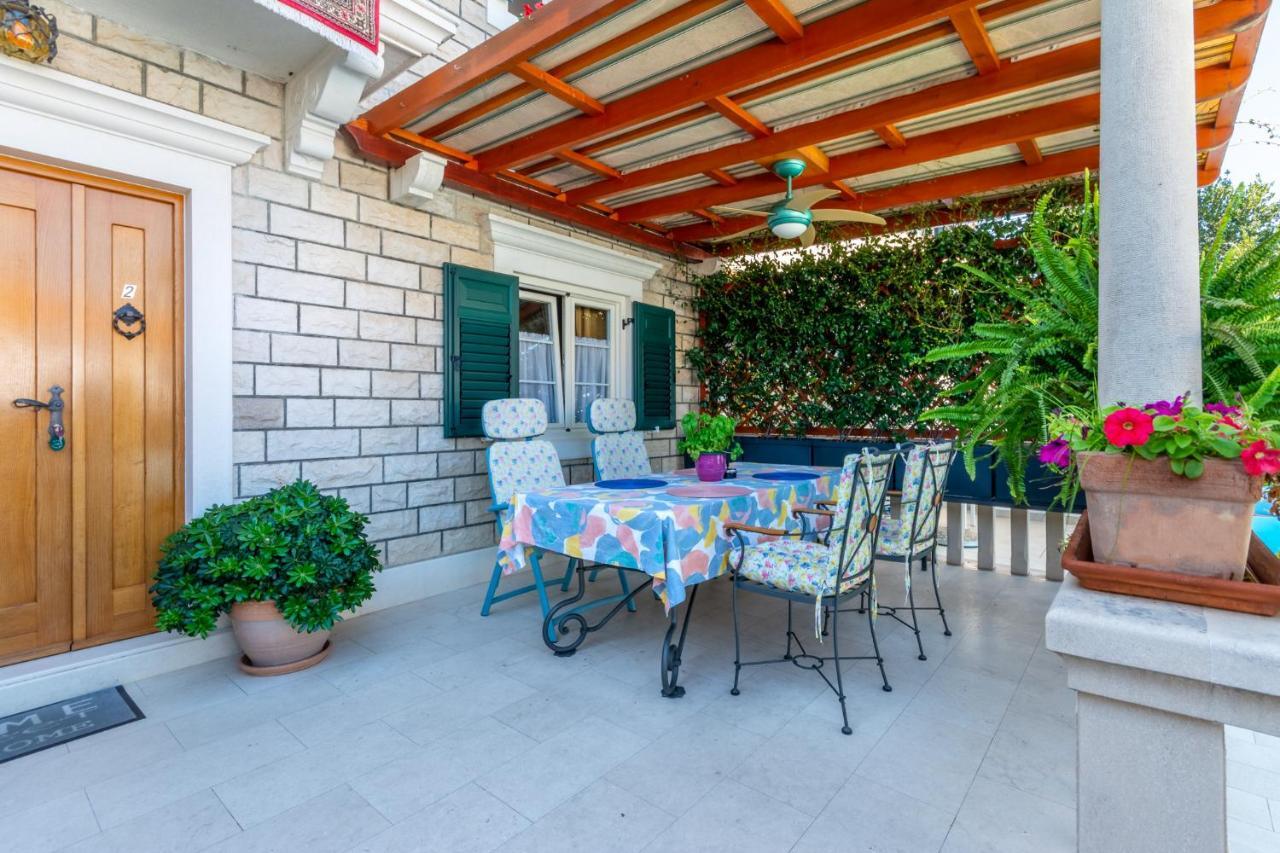 Apartments Villa Camellia - Adults Only Supetar Exterior photo